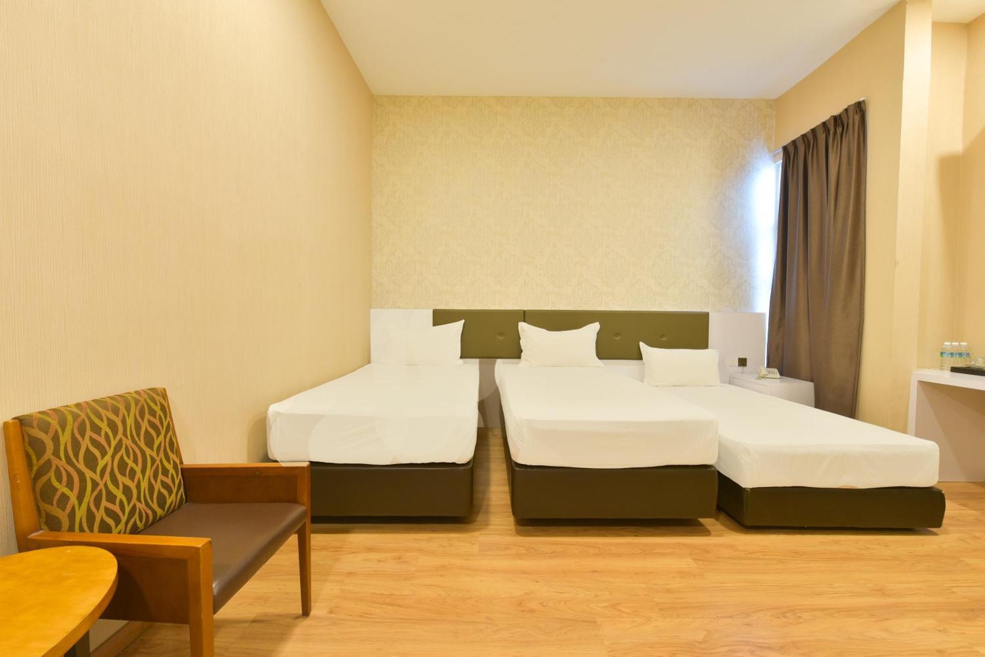 Townhouse Oak Hotel Holmes Johor Jaya Джохор-Бару Екстер'єр фото
