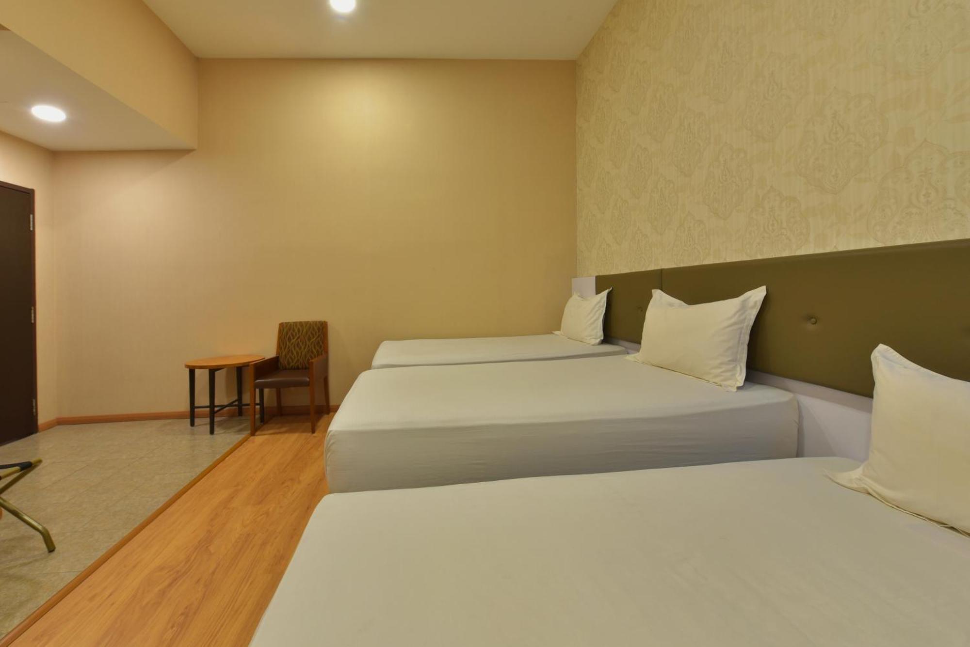Townhouse Oak Hotel Holmes Johor Jaya Джохор-Бару Екстер'єр фото