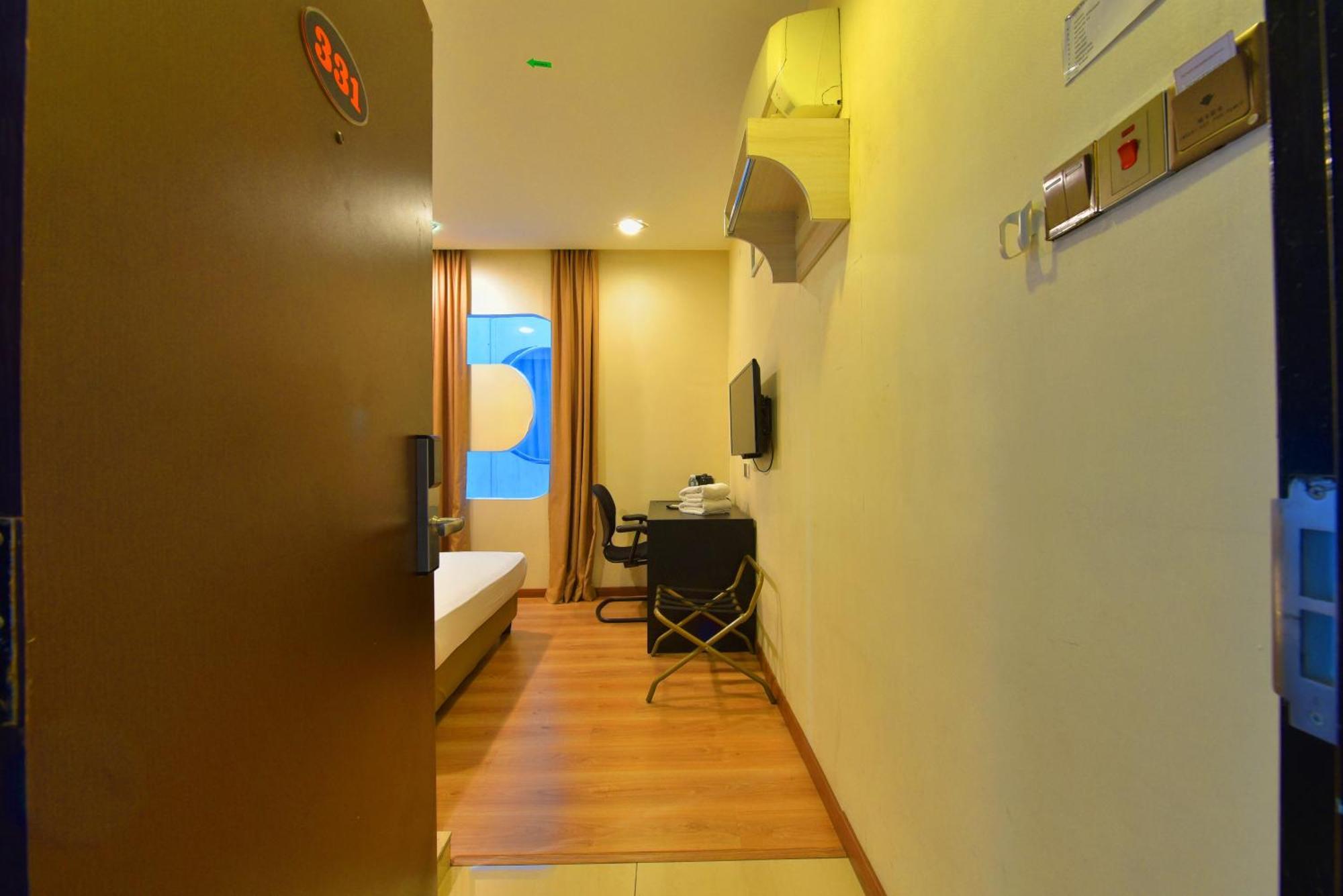 Townhouse Oak Hotel Holmes Johor Jaya Джохор-Бару Екстер'єр фото