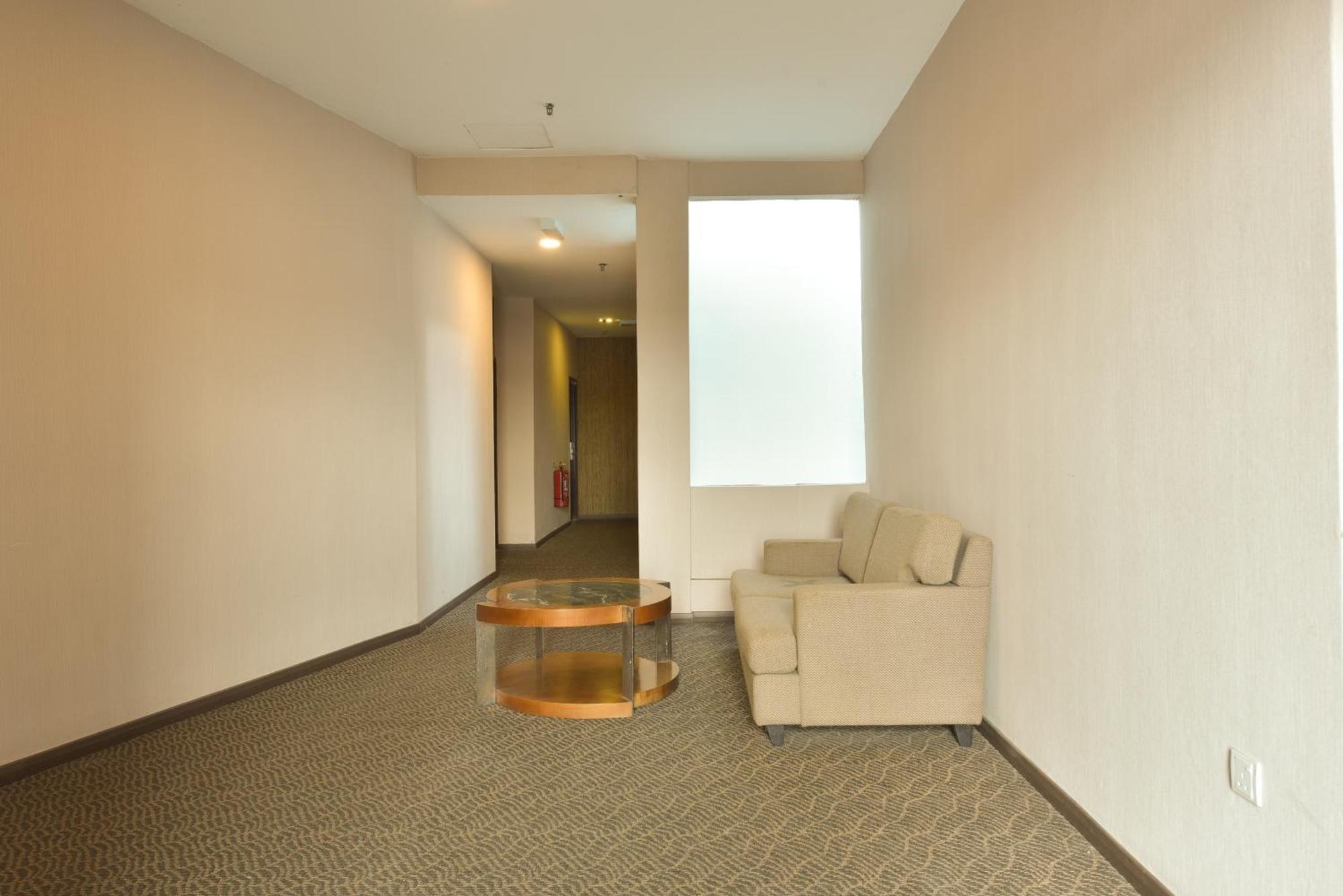 Townhouse Oak Hotel Holmes Johor Jaya Джохор-Бару Екстер'єр фото