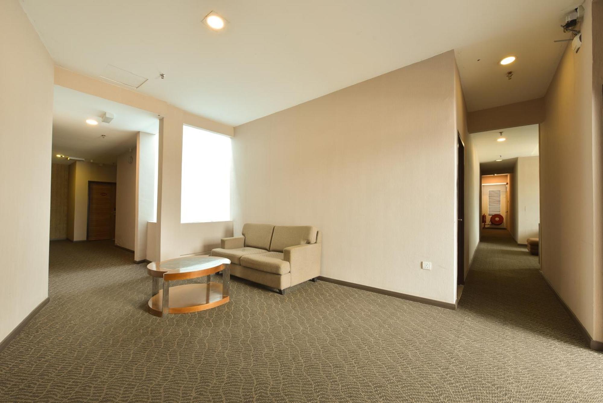Townhouse Oak Hotel Holmes Johor Jaya Джохор-Бару Екстер'єр фото